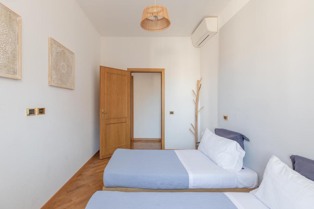 Iflat Monti Penthouse Panoramic View Apartment Rome Bagian luar foto